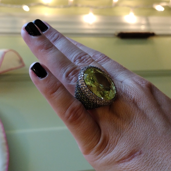 Lime green cocktail ring - Picture 3 of 10